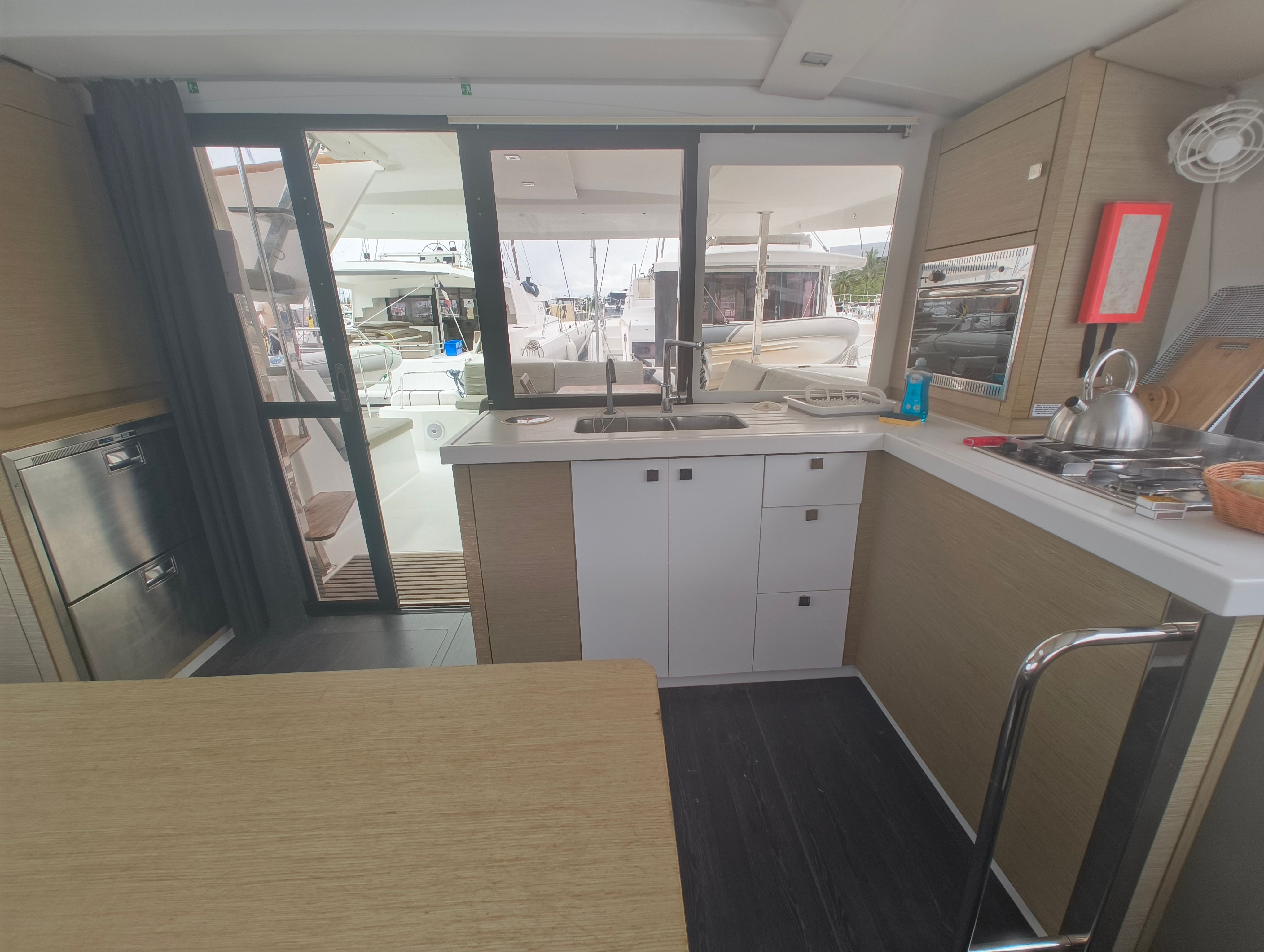 Fountaine Pajot Lucia 40 | Happy Hour