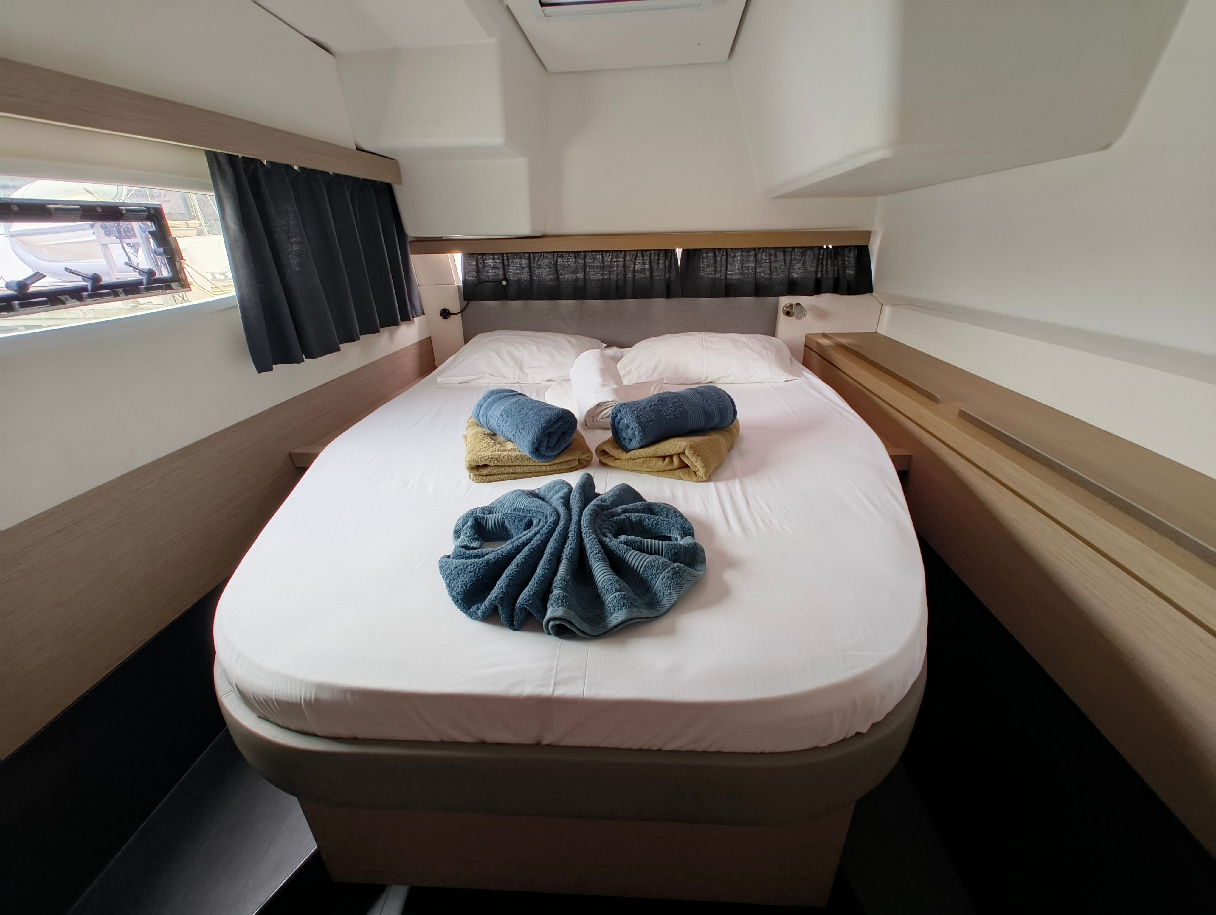 Fountaine Pajot Lucia 40 | Happy Hour