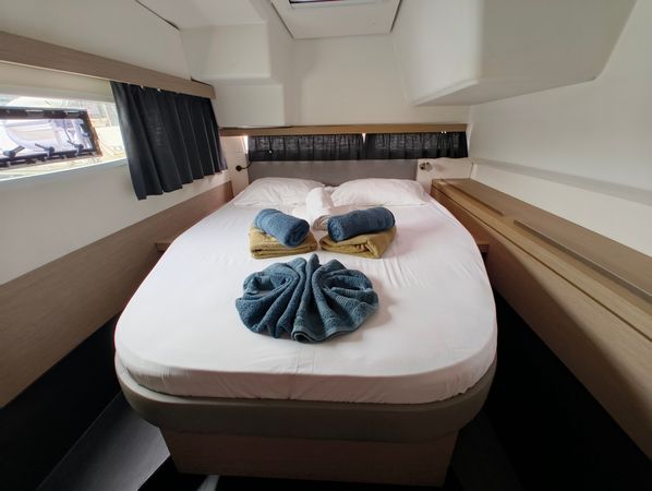 Fountaine Pajot Lucia 40 | Happy Hour