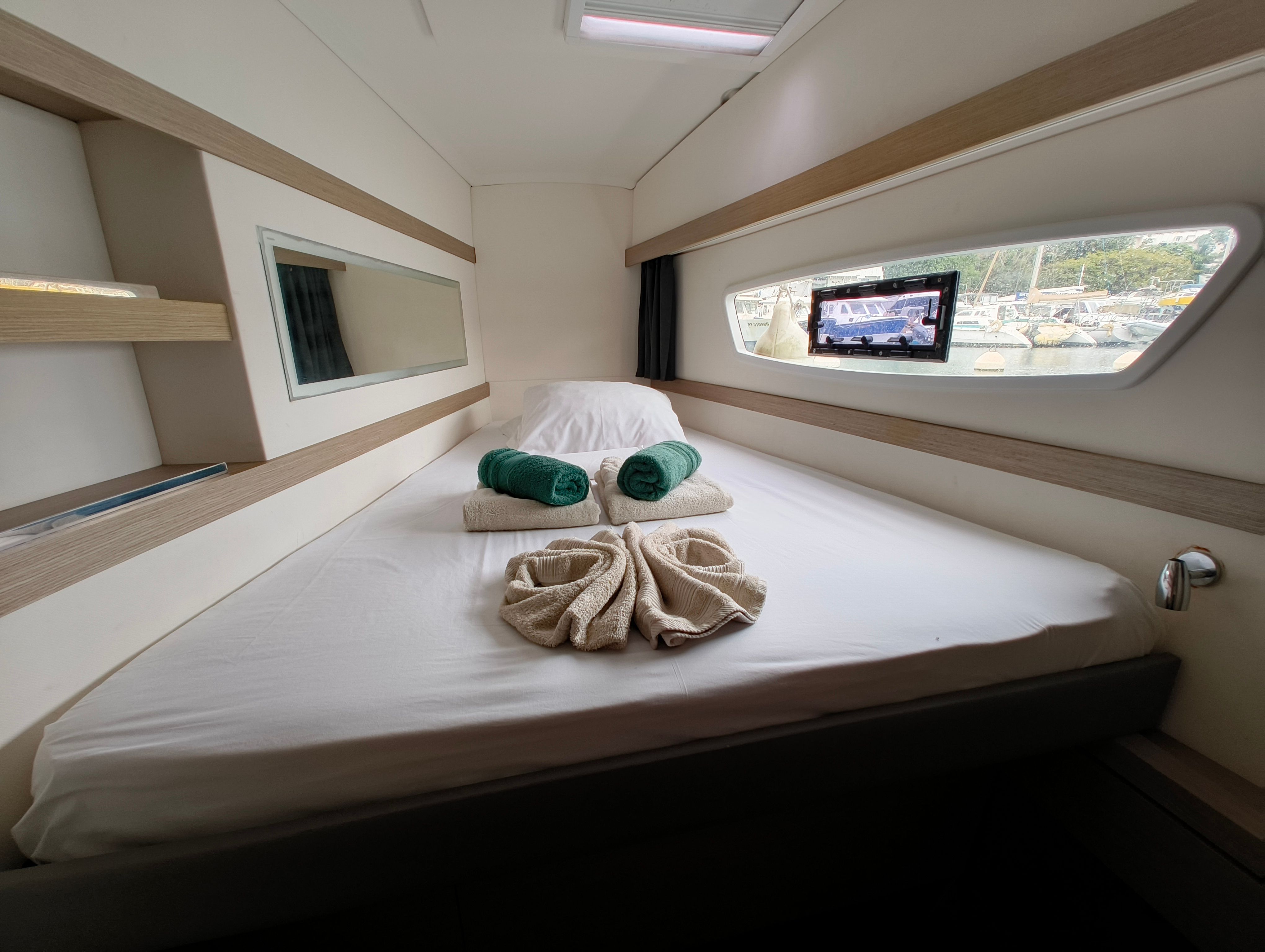 Fountaine Pajot Lucia 40 | Happy Hour