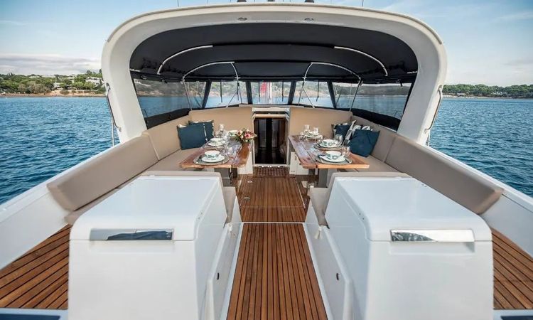 Jeanneau 64 | Life time