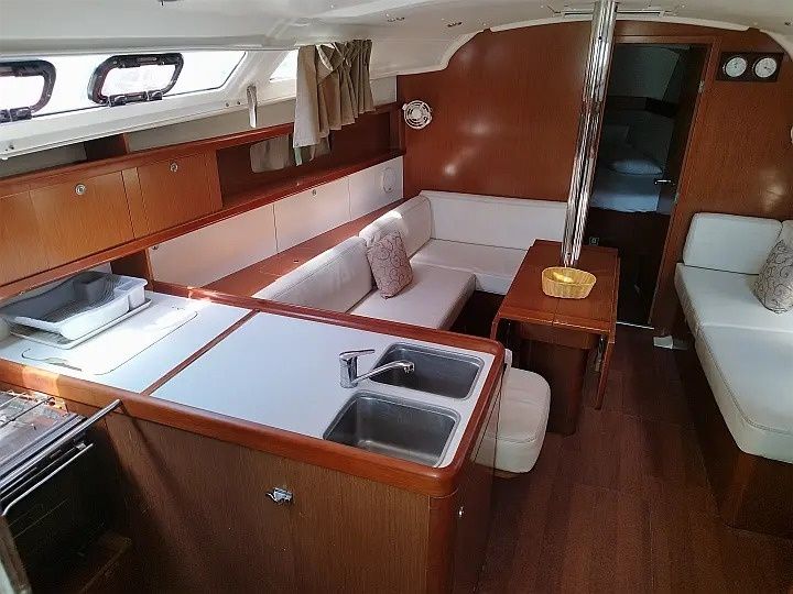 Beneteau Oceanis 37 | Mina