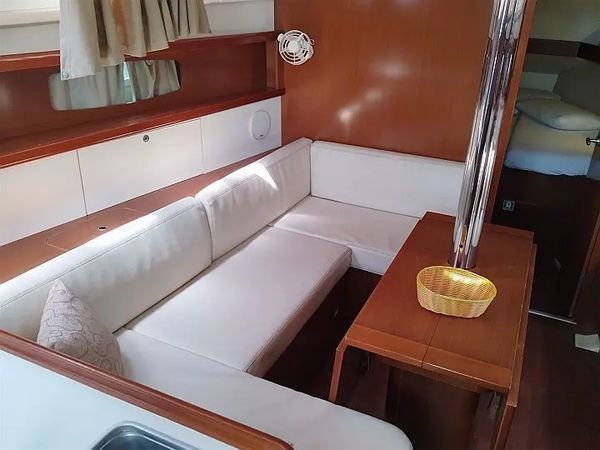 Beneteau Oceanis 37 | Mina