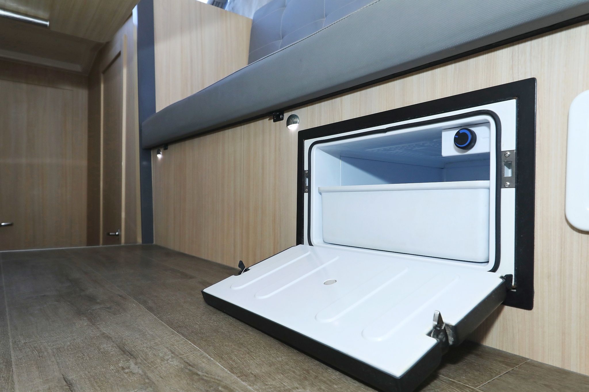 Cobra Yachts 40 | Backup