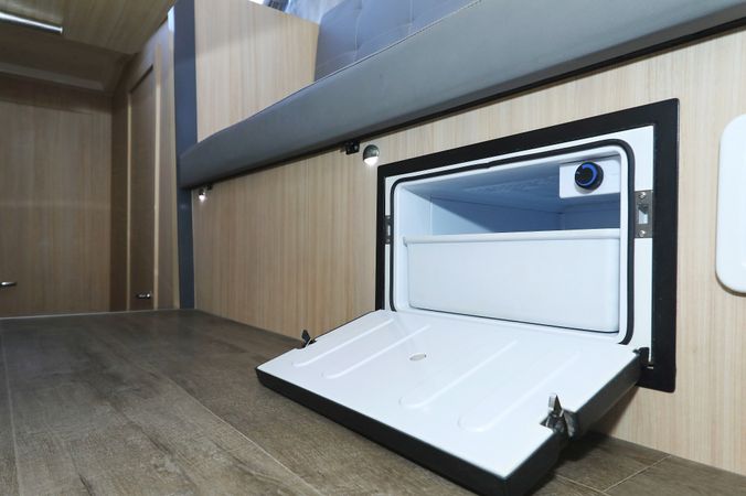 Cobra Yachts 40 | Backup