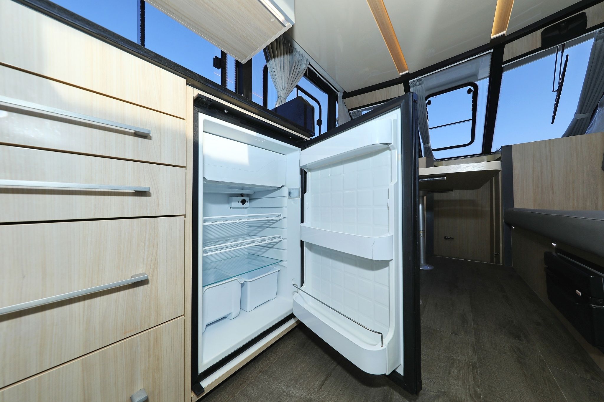 Cobra Yachts 40 | Backup