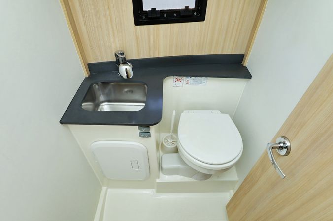 Cobra Yachts 40 | Backup