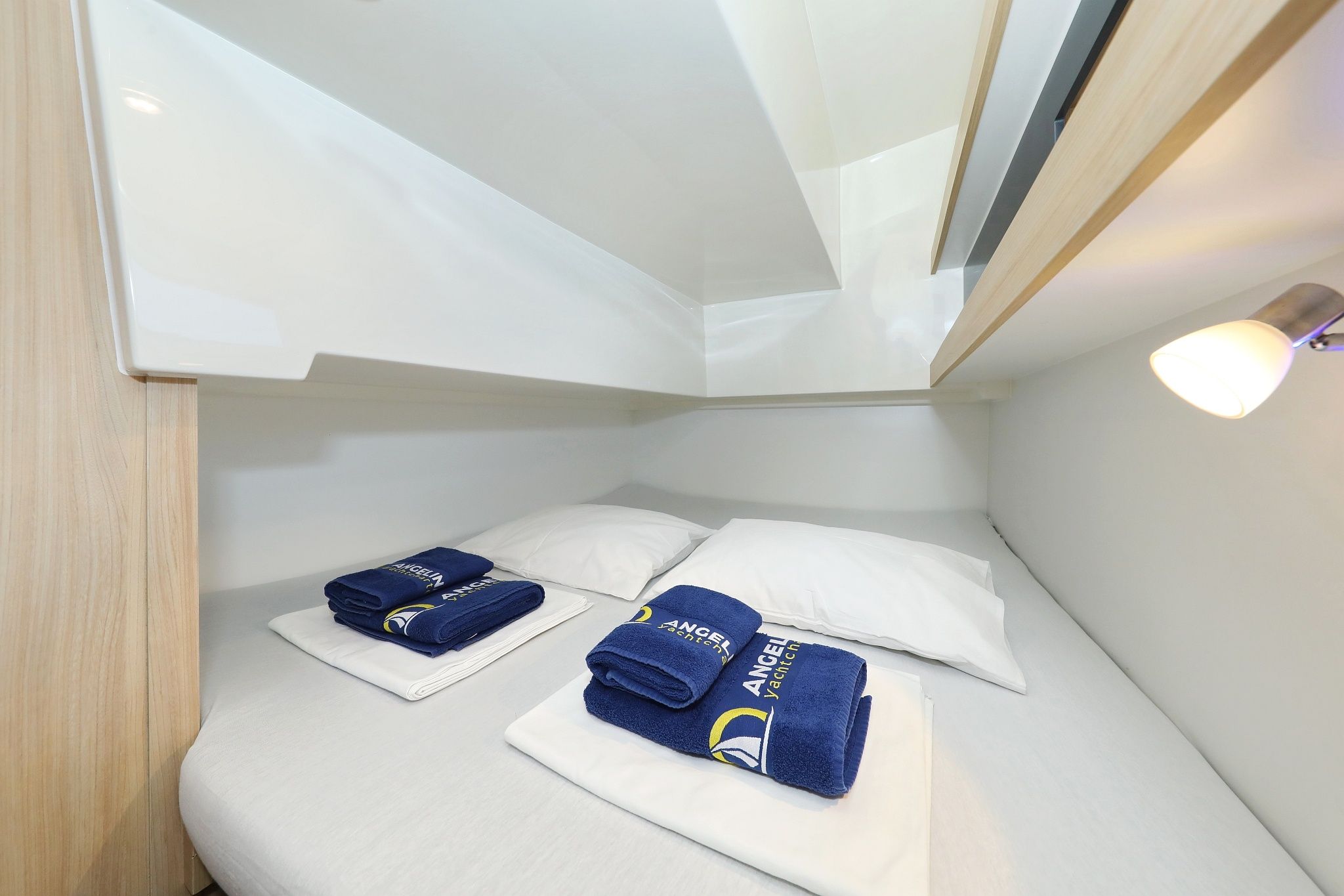 Cobra Yachts 40 | Backup