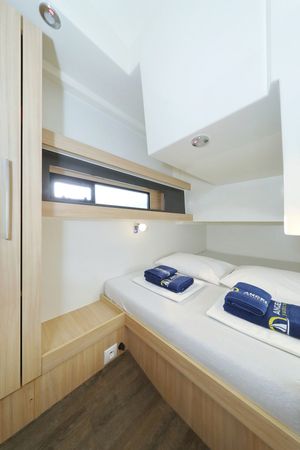 Cobra Yachts 40 | Backup