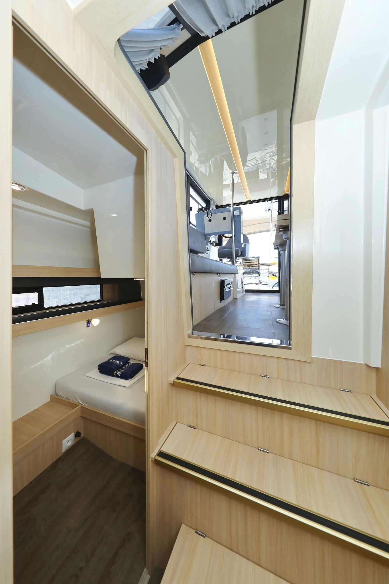 Cobra Yachts 40 | Backup