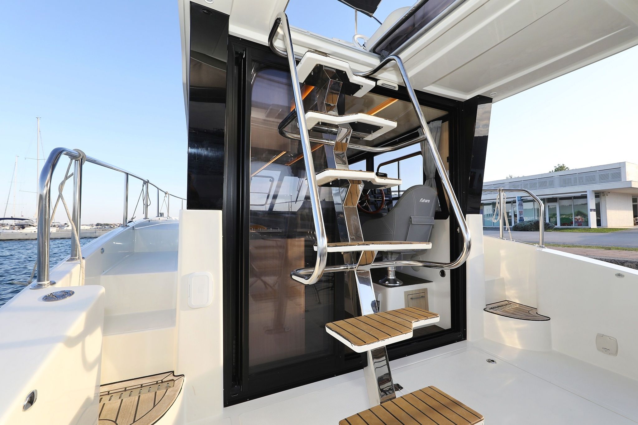 Cobra Yachts 40 | Backup