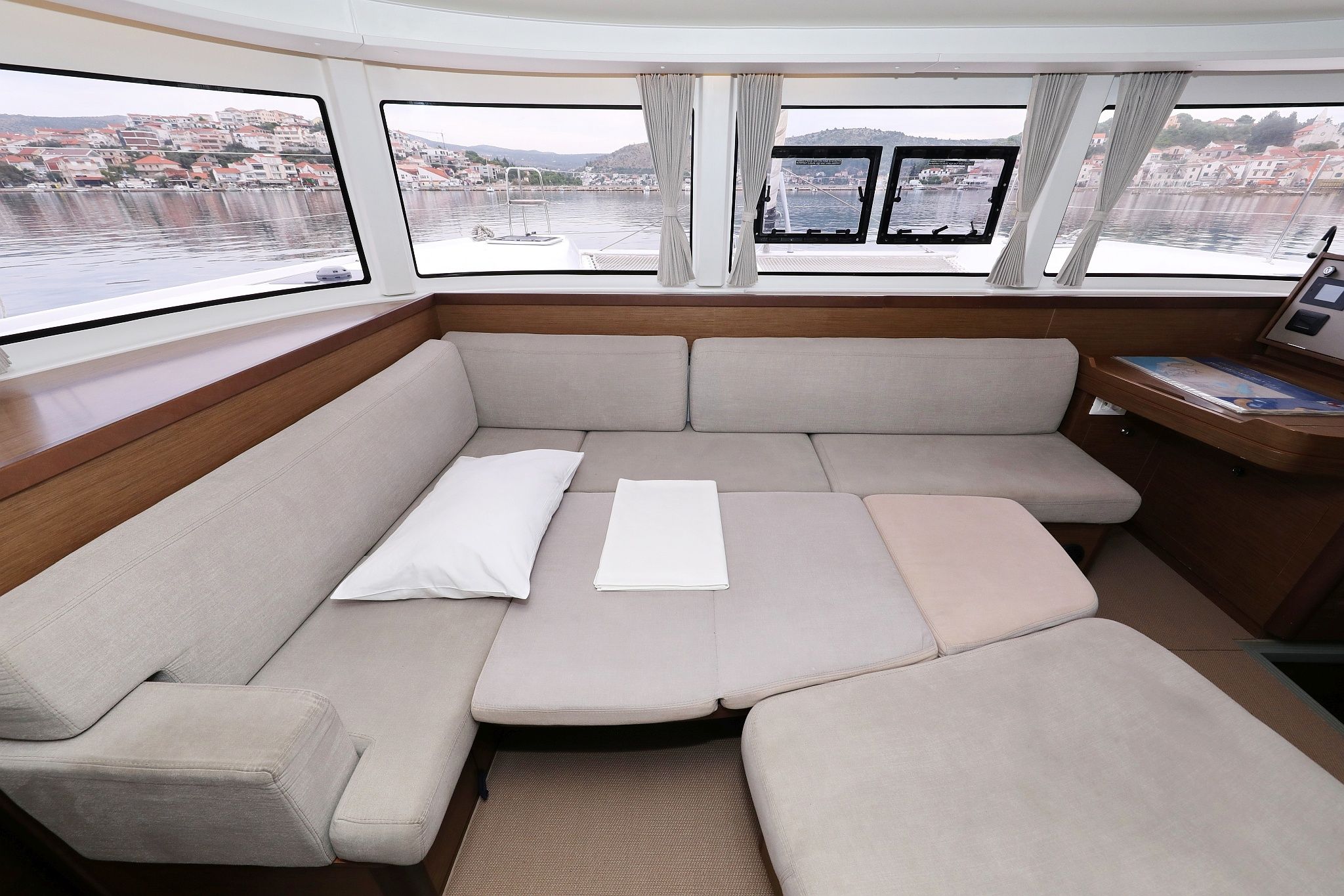 Lagoon 42 | Air Wave