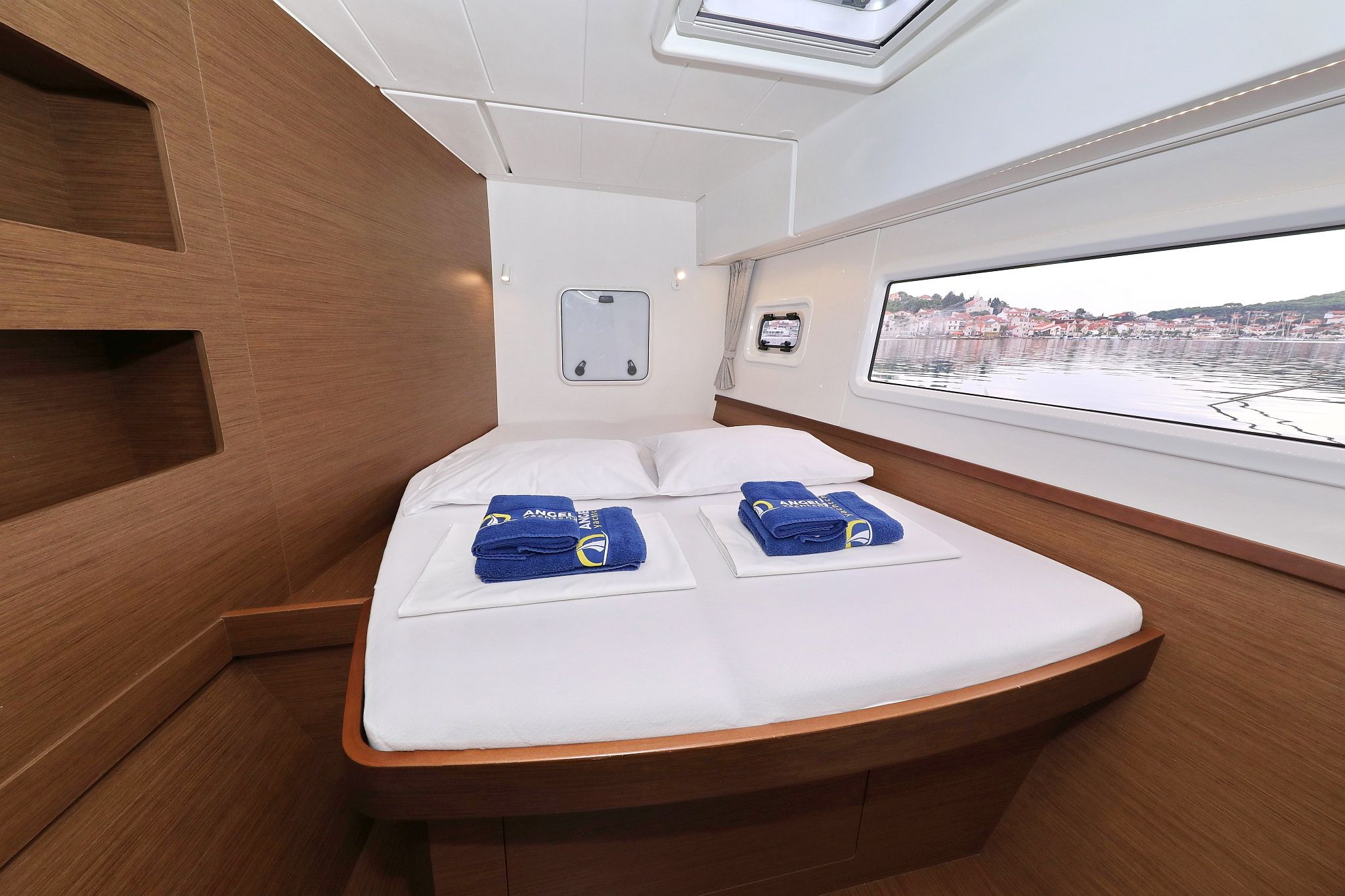 Lagoon 42 | Air Wave