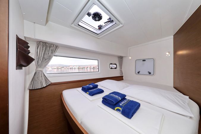 Lagoon 42 | Air Wave