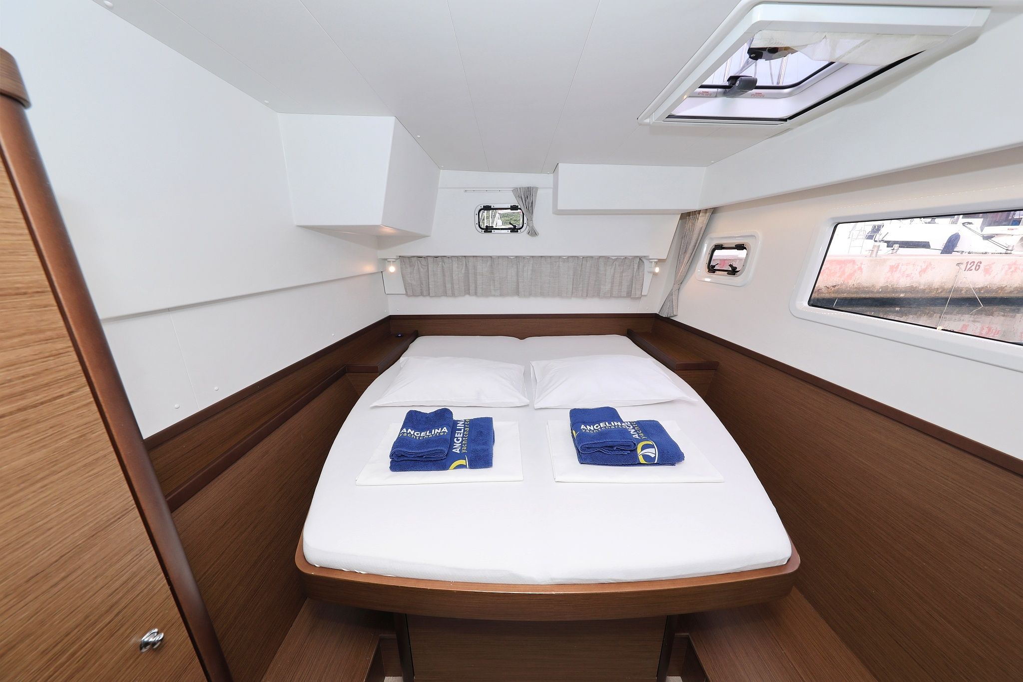 Lagoon 42 | Air Wave