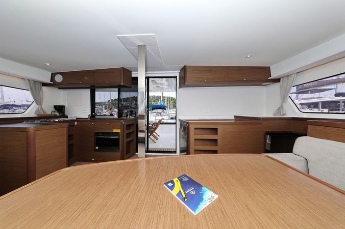 Lagoon 42 | Air Wave