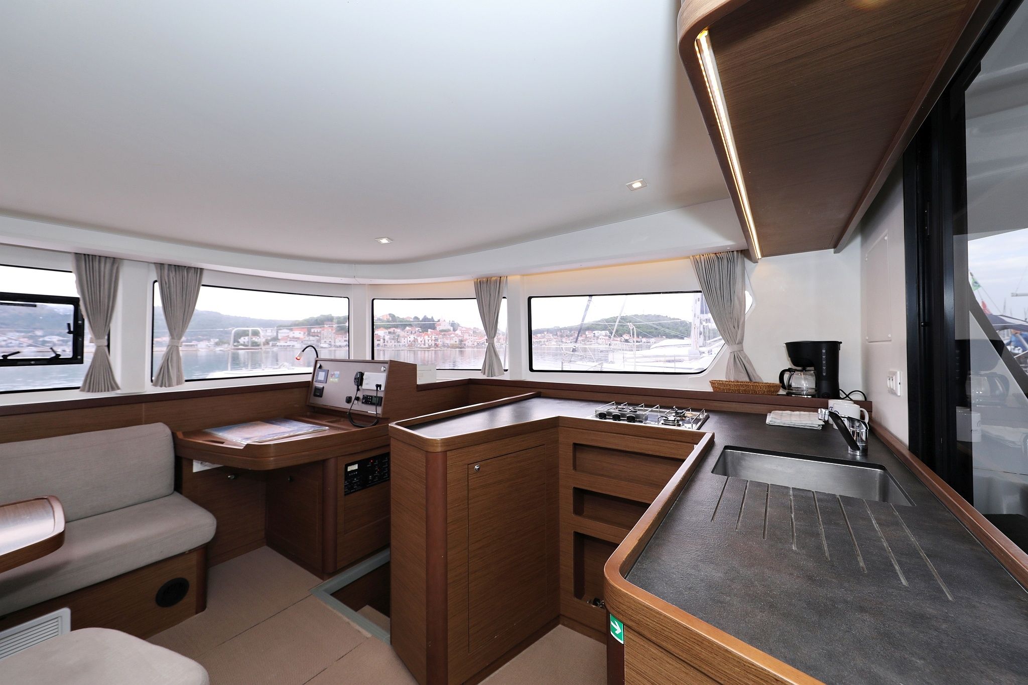 Lagoon 42 | Air Wave