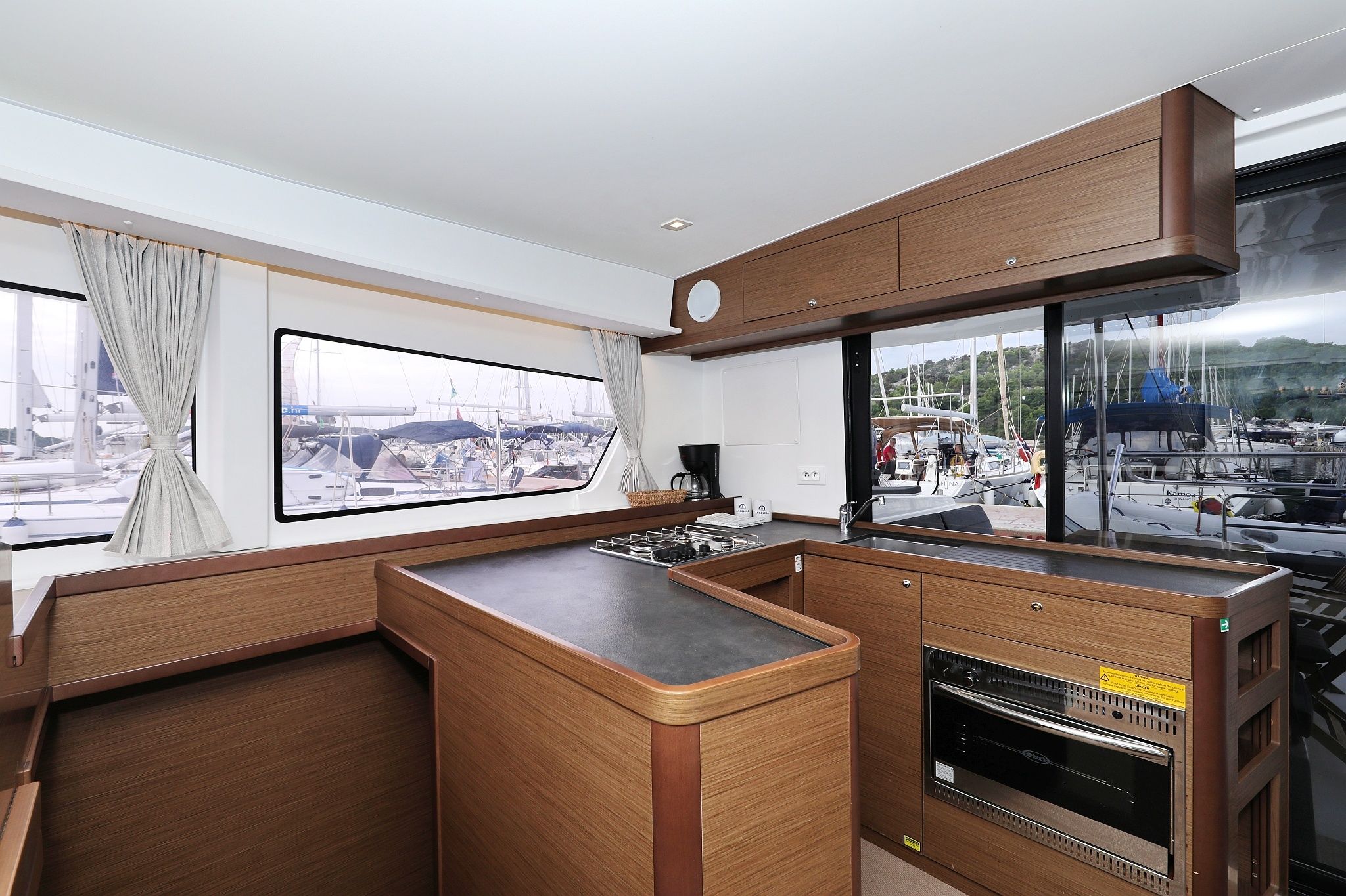 Lagoon 42 | Air Wave