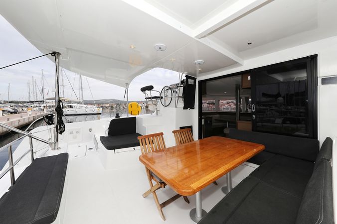 Lagoon 42 | Air Wave