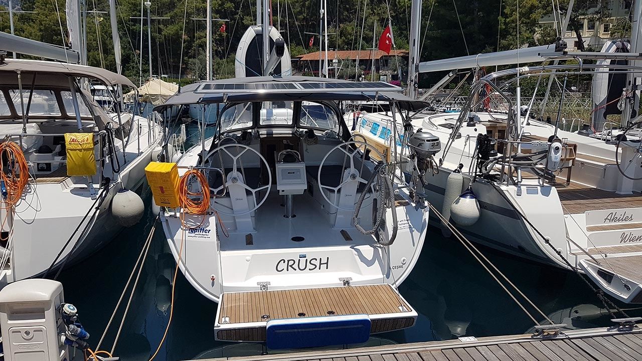 Bavaria Cruiser 37 | Crush