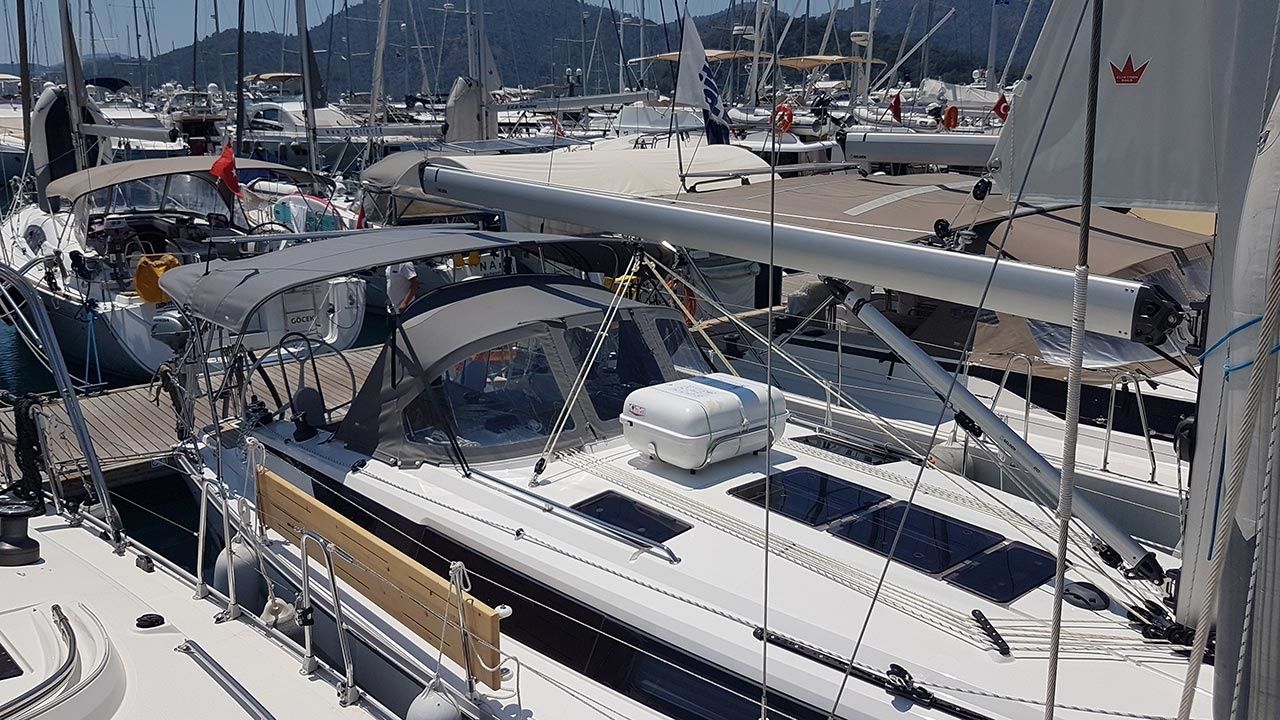 Bavaria Cruiser 37 | Crush