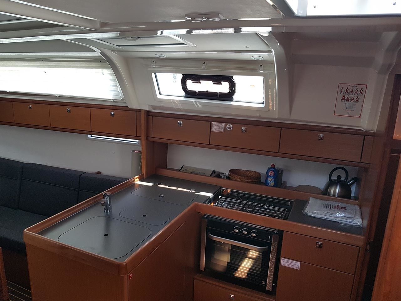 Bavaria Cruiser 37 | Crush