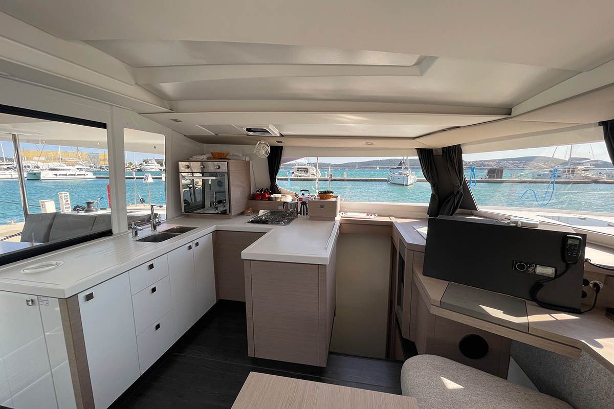 Fountaine Pajot Astrea 42 | Barramundi 3