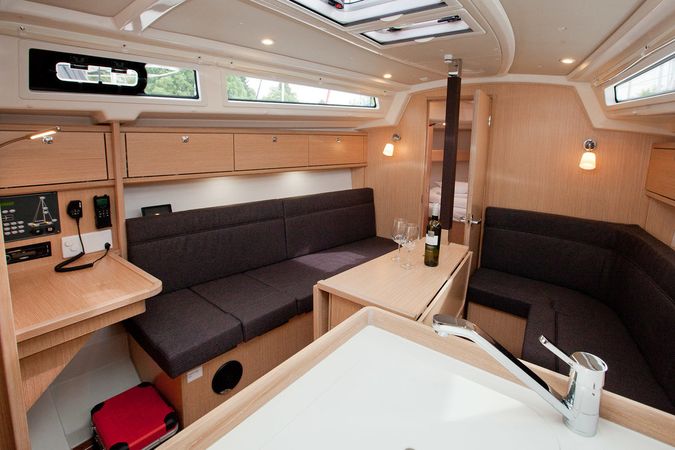 Bavaria Cruiser 34 | Aston