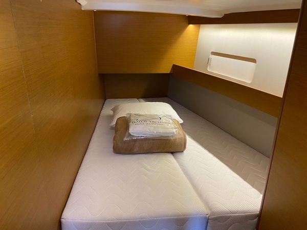 Jeanneau Sun Odyssey 490 | Aqua Fun
