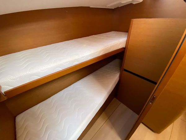 Jeanneau Sun Odyssey 490 | Aqua Fun