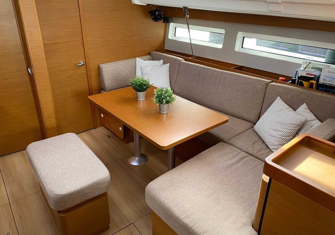 Jeanneau Sun Odyssey 490 | Aqua Fun