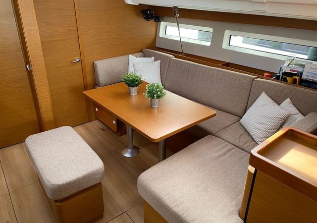Jeanneau Sun Odyssey 490 | Aqua Fun