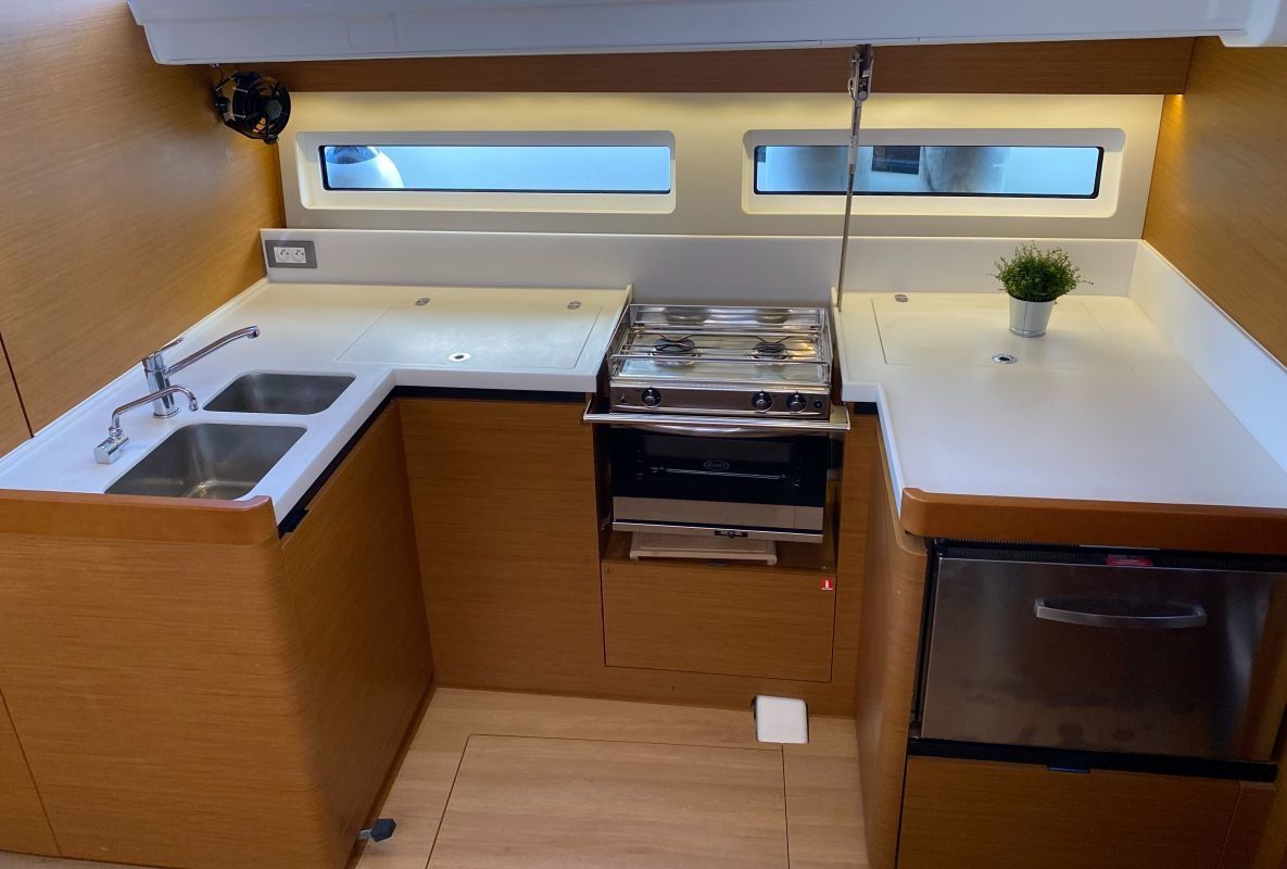 Jeanneau Sun Odyssey 490 | Aqua Fun