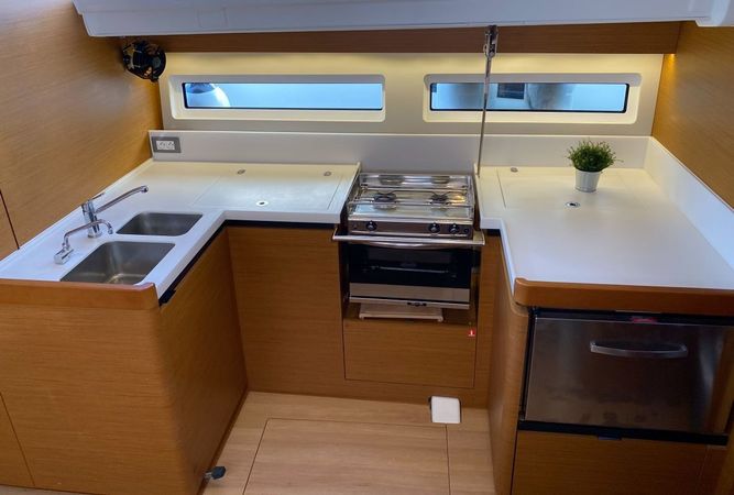 Jeanneau Sun Odyssey 490 | Aqua Fun