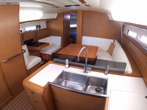 Jeanneau Sun Odyssey 409 | Traveller