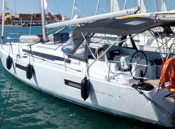 Jeanneau Sun Odyssey 440 | Holiday Kiss