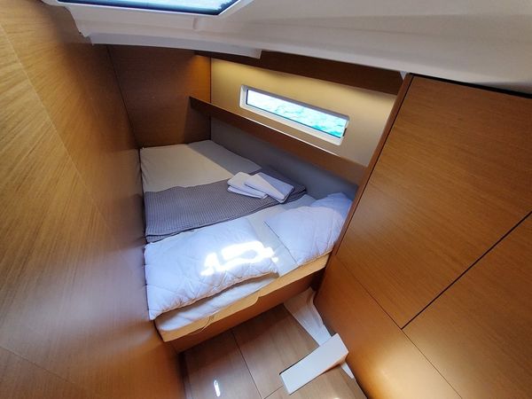 Jeanneau Sun Odyssey 440 | Holiday Kiss