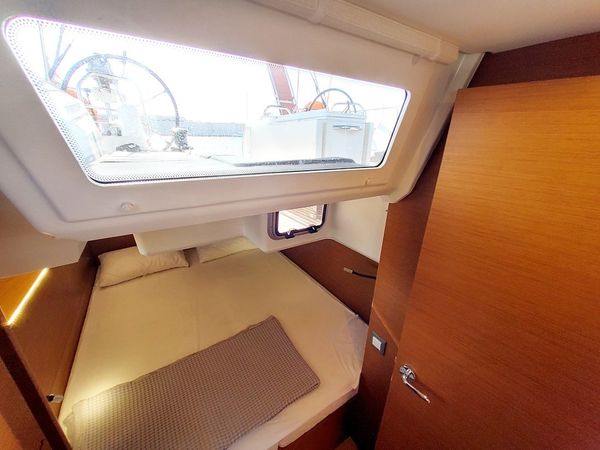 Jeanneau Sun Odyssey 440 | Holiday Kiss