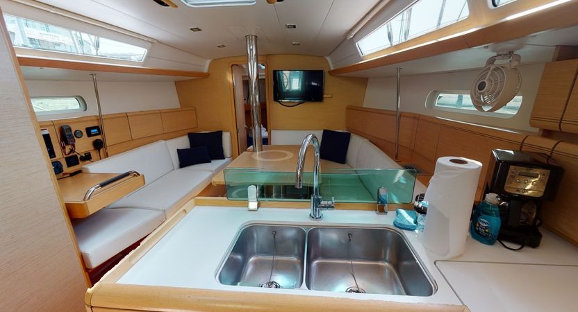 Jeanneau Sun Odyssey 389 | 39 North
