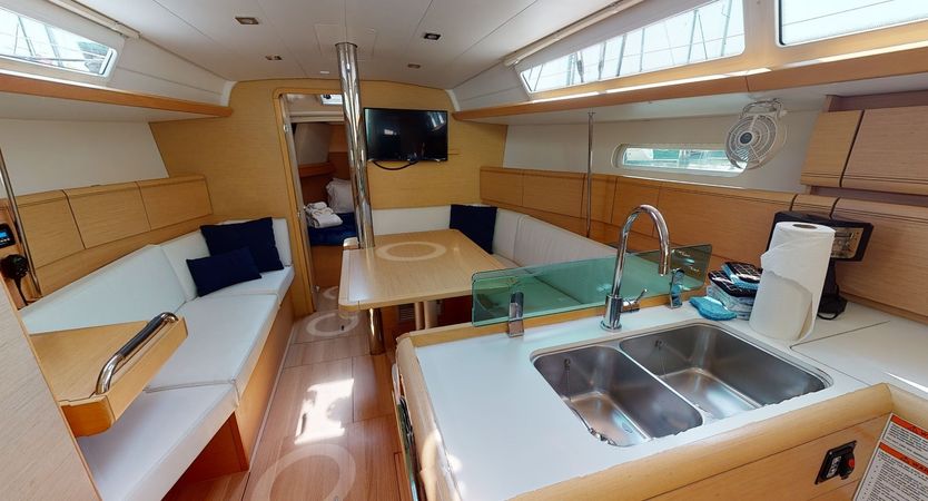 Jeanneau Sun Odyssey 389 | 39 North