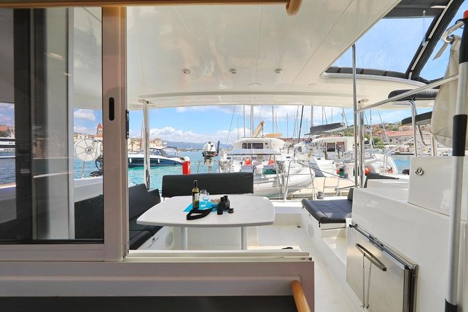 Lagoon 400 | Pagomo Nayan