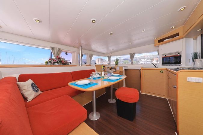 Lagoon 400 | Pagomo Nayan