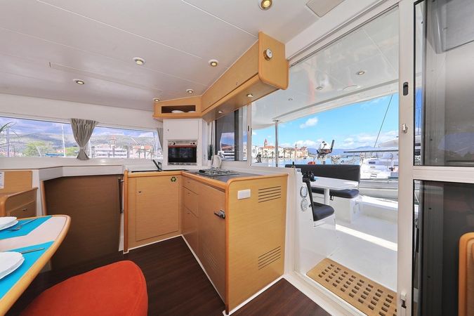 Lagoon 400 | Pagomo Nayan