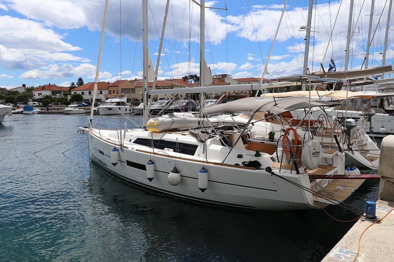 Dufour 382 | Elyra