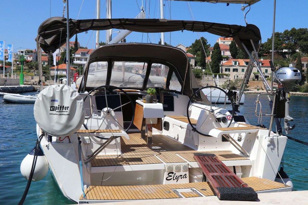 Dufour 382 | Elyra