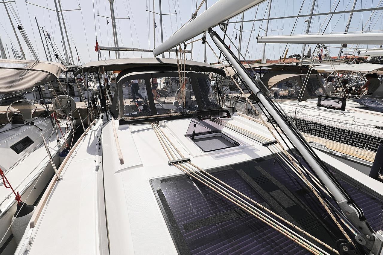 Dufour 382 | Elyra