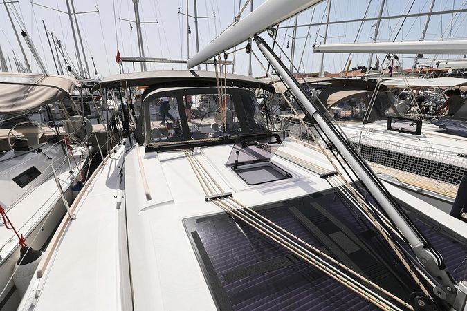 Dufour 382 | Elyra
