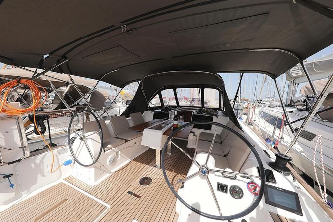 Dufour 382 | Elyra