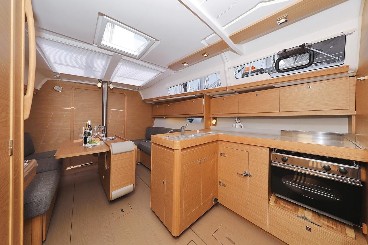 Dufour 382 | Elyra