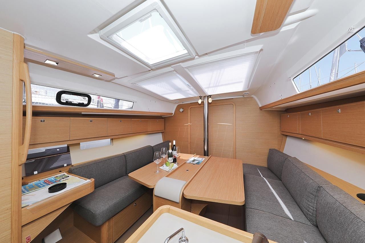 Dufour 382 | Elyra
